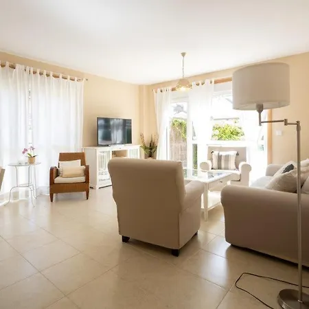 Bajo En El Campo De Golf - Mino Apartment *