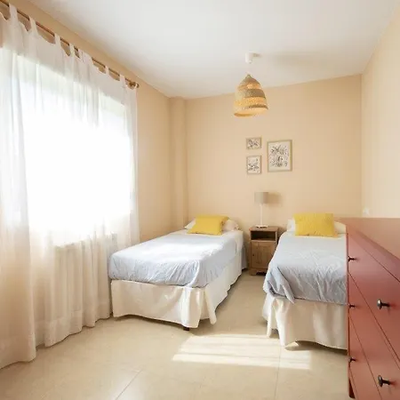 Bajo En El Campo De Golf - Mino Apartment